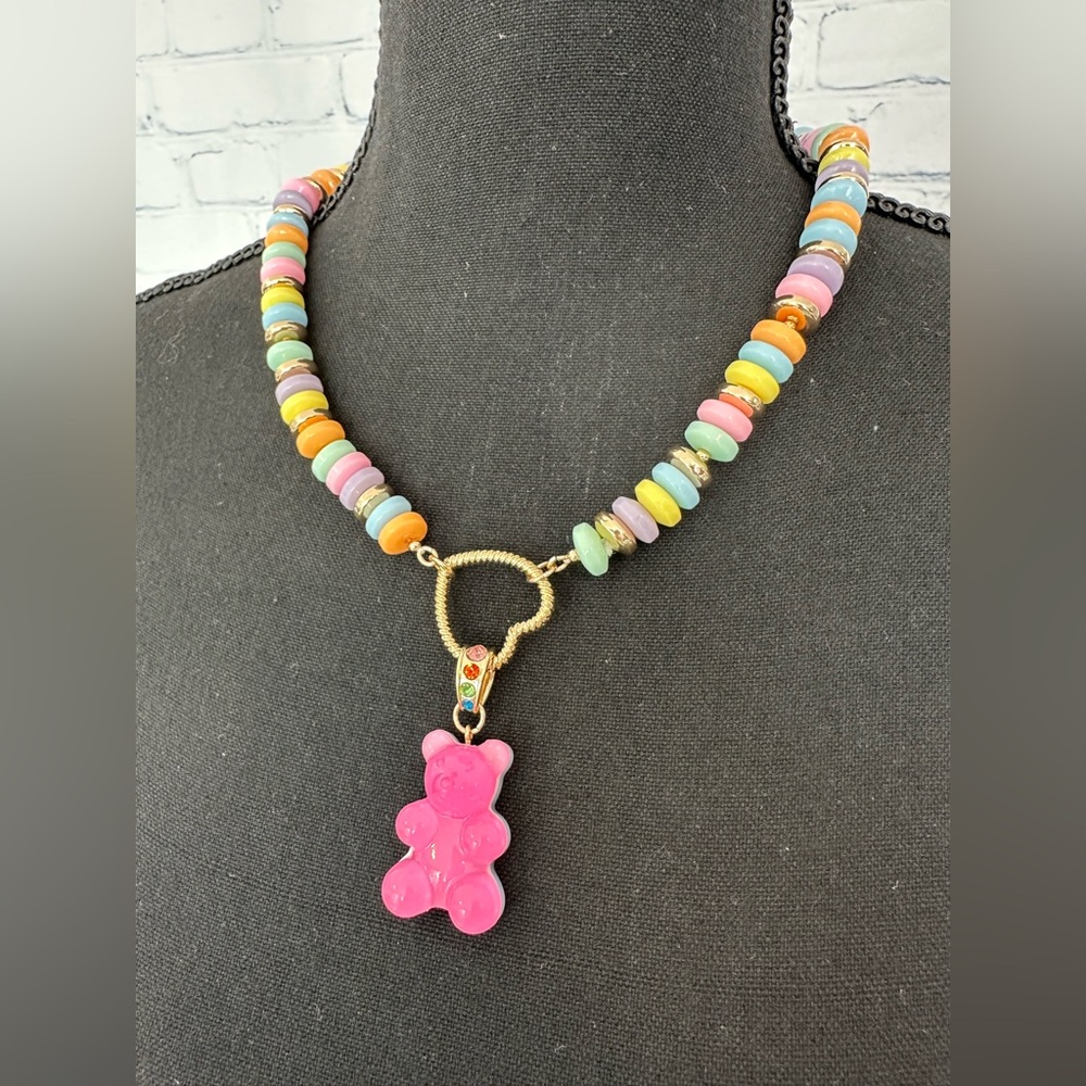 NWT Betsey Johnson Pink Gummy Bear Beaded Necklace, Pastel Rainbow, Y2K - Picture 3 of 5